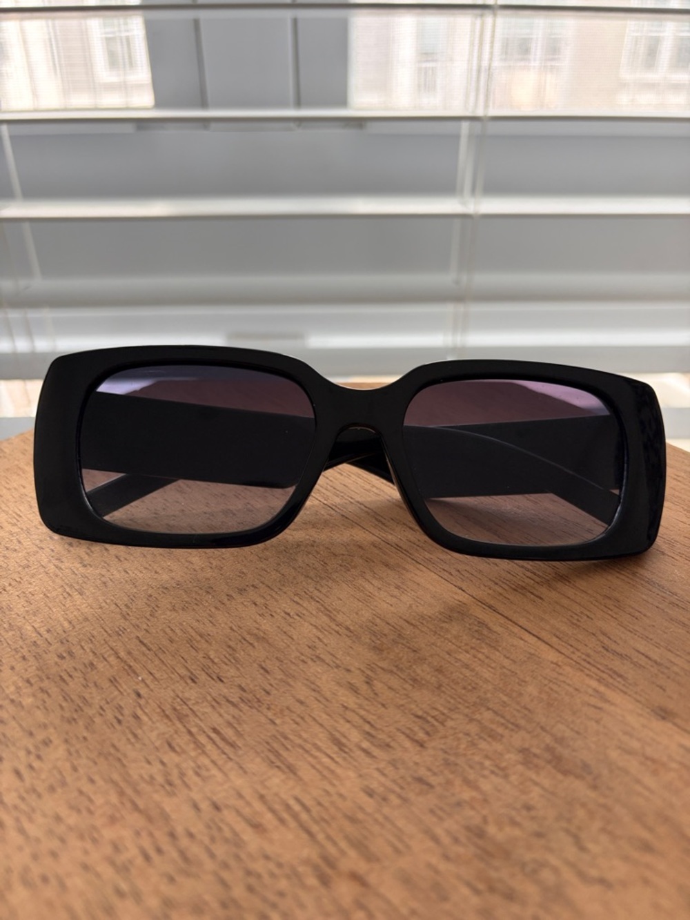 Black Rectangular Women's Sunglasses - Fashion Accessory